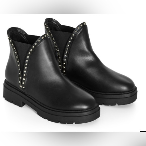 Brand new- WIDE FIT Gia Stud Ankle Boot - black - Picture 1 of 3